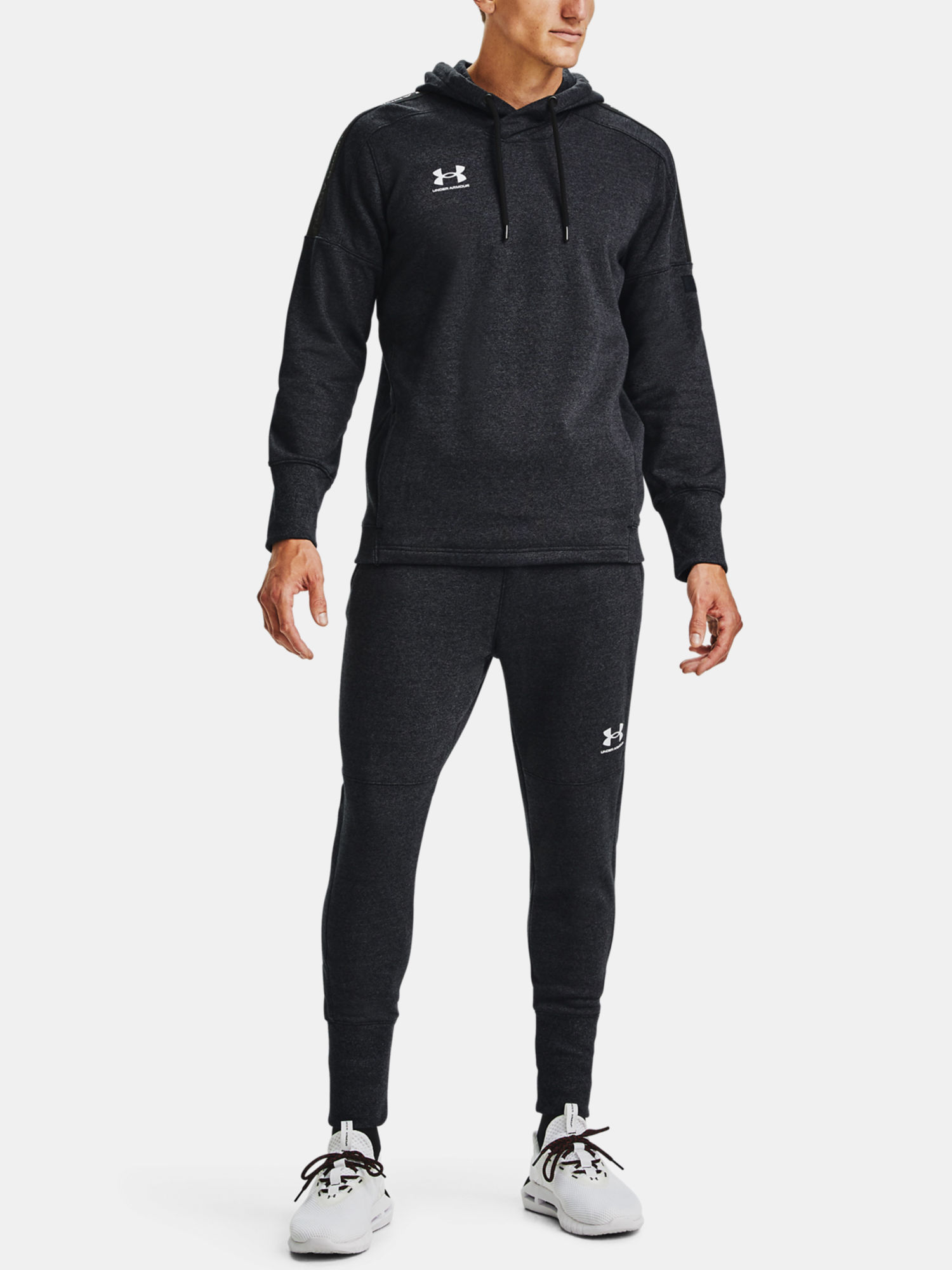 Mikina Under Armour Accelerate Off-Pitch Hoodie-BLK (6)