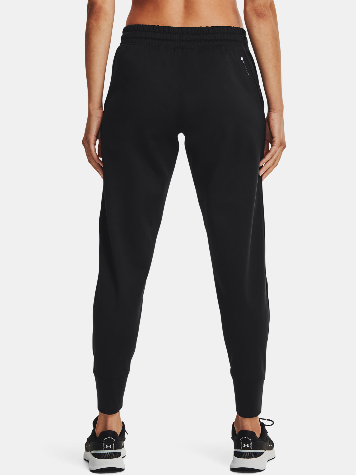 Tepláky Under Armour Recover Tricot Pant-BLK (2)