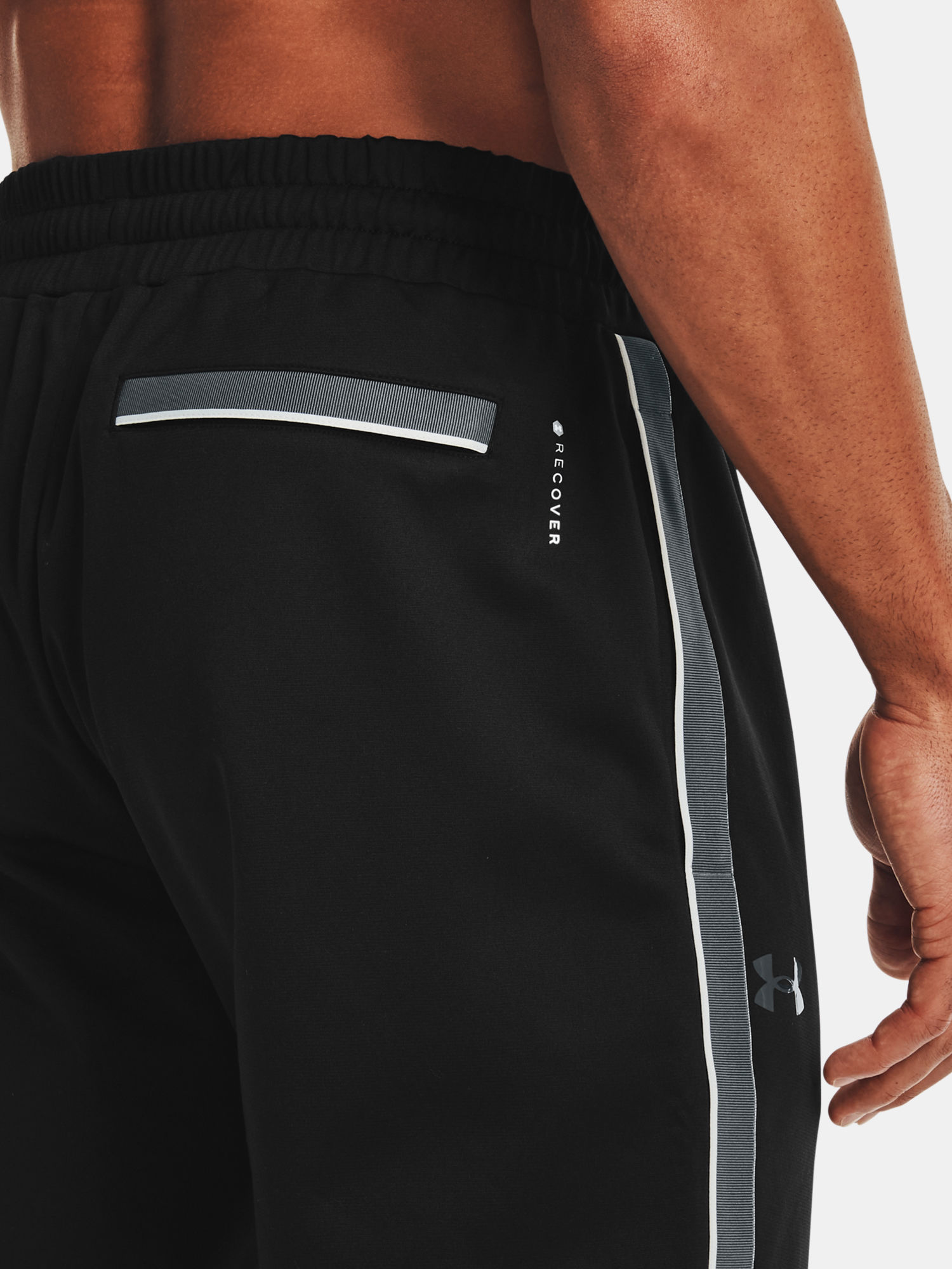 Tepláky Under Armour  Recover Knit Track Pant (6)
