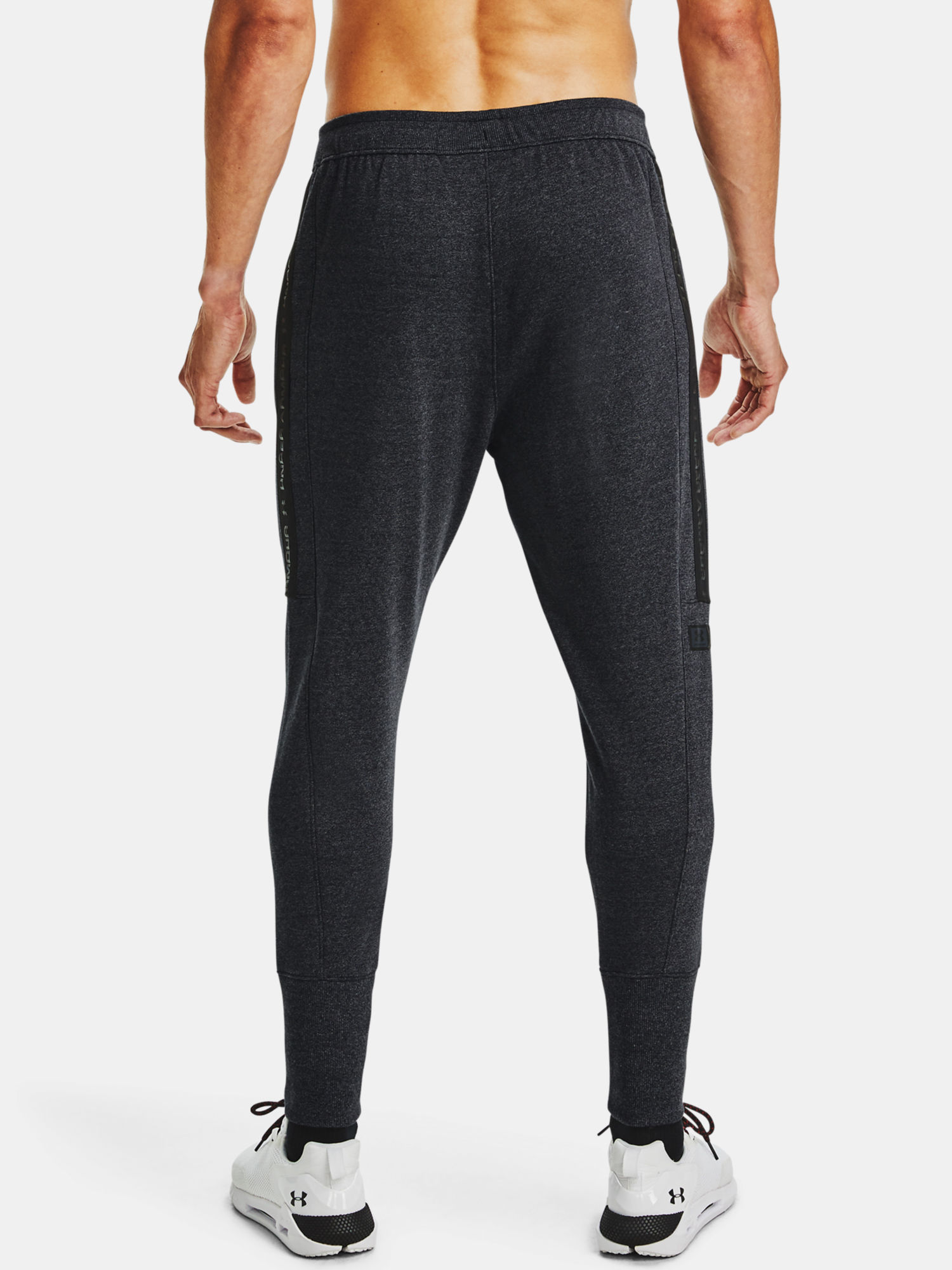 Tepláky Under Armour Accelerate Off-Pitch Jogger-BLK (2)